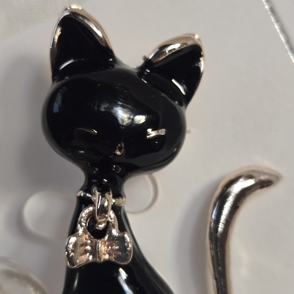 Black Cat Brooch with Pearl Accent - Picture 3 of 3